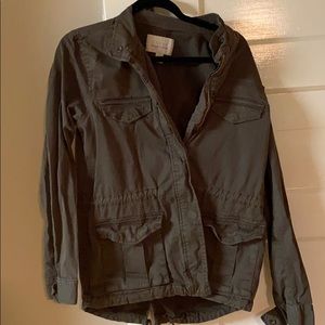 HINGE army green jacket💚